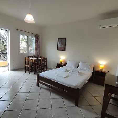 Апартаменты Eleni's Sunny Double With Balcony Agia Kiriaki (Laconia)
